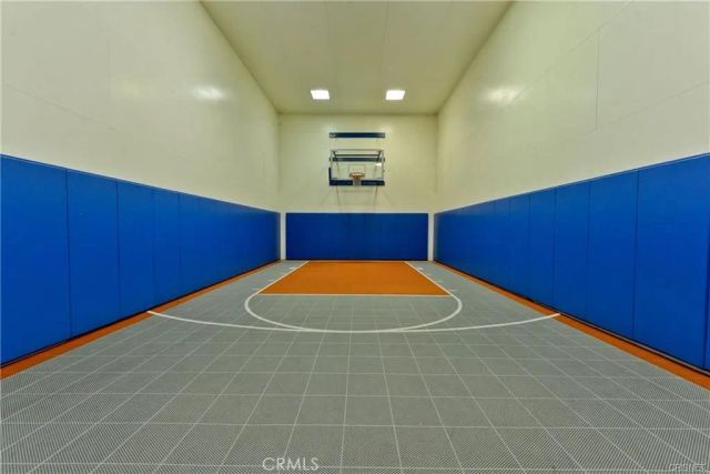 5500 Owensmouth Avenue 311, Woodland Hills, CA 91367