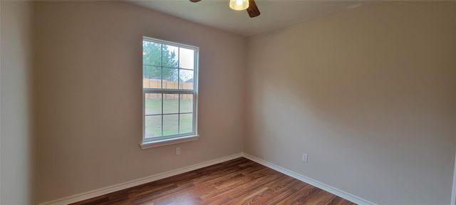 195 Cardinal DR, Paige, TX 78659