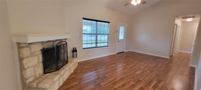 195 Cardinal DR, Paige, TX 78659