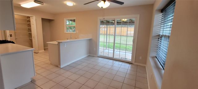 195 Cardinal DR, Paige, TX 78659