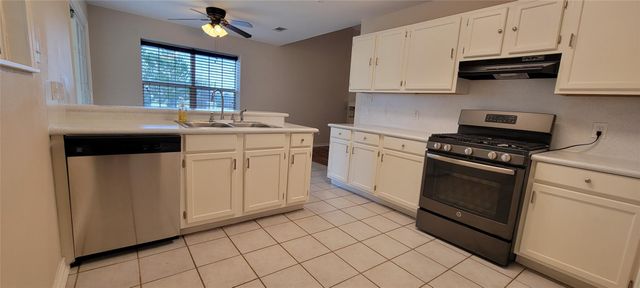 195 Cardinal DR, Paige, TX 78659