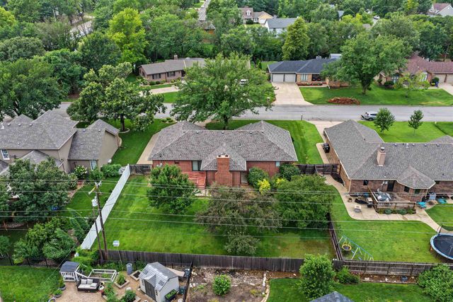 325 Seitz Dr, Salina, KS 67401