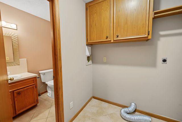 325 Seitz Dr, Salina, KS 67401