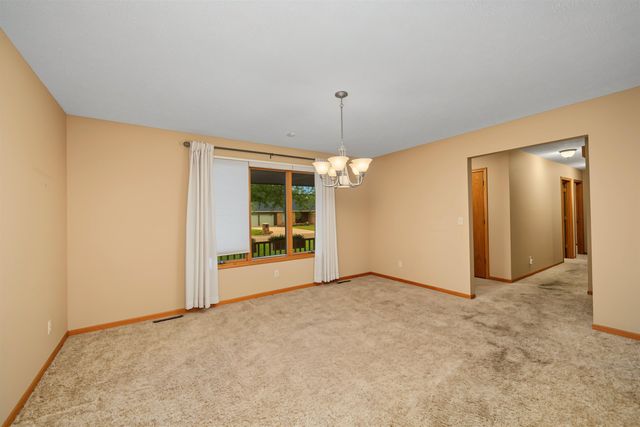 325 Seitz Dr, Salina, KS 67401