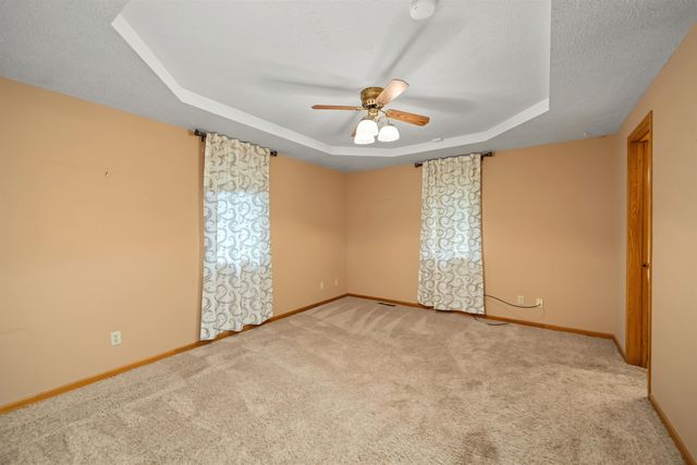 325 Seitz Dr, Salina, KS 67401