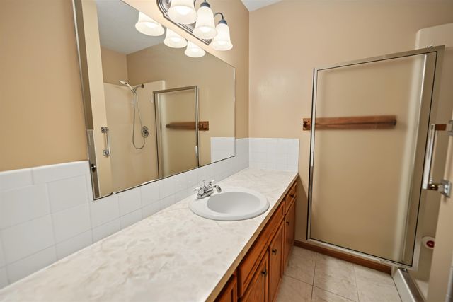 325 Seitz Dr, Salina, KS 67401