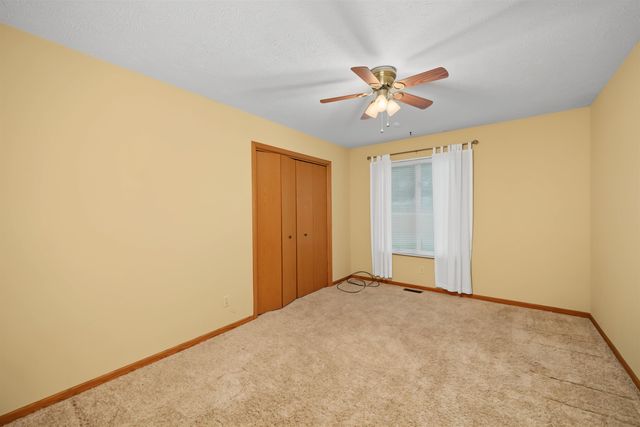 325 Seitz Dr, Salina, KS 67401
