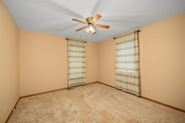 325 Seitz Dr, Salina, KS 67401