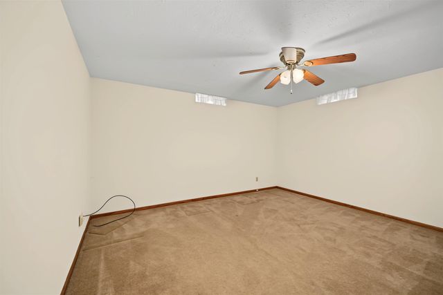 325 Seitz Dr, Salina, KS 67401