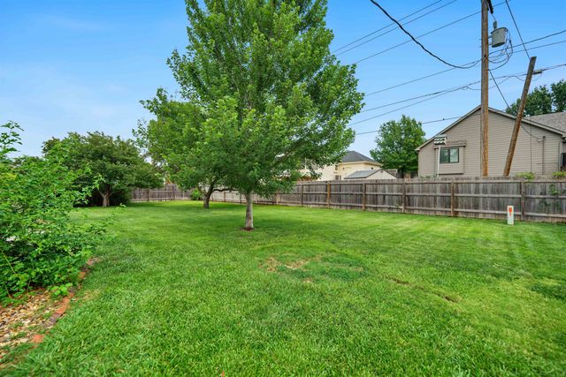 325 Seitz Dr, Salina, KS 67401