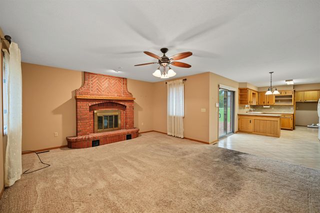 325 Seitz Dr, Salina, KS 67401