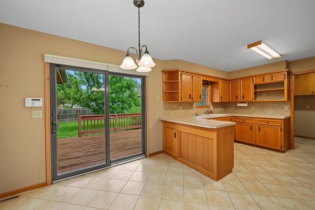 325 Seitz Dr, Salina, KS 67401