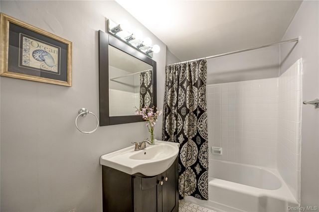 120 Horton Highway A1, Mineola, NY 11501