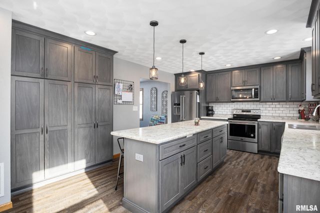 400 W MADISON Street, Tremont, IL 61568