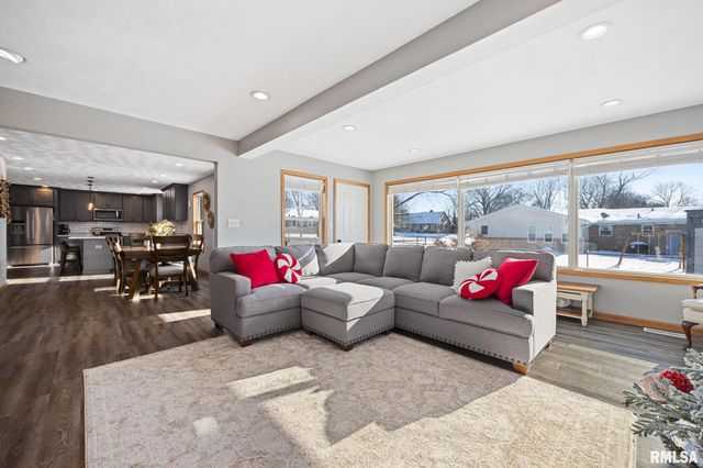 400 W MADISON Street, Tremont, IL 61568