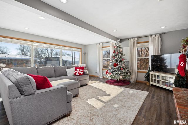 400 W MADISON Street, Tremont, IL 61568