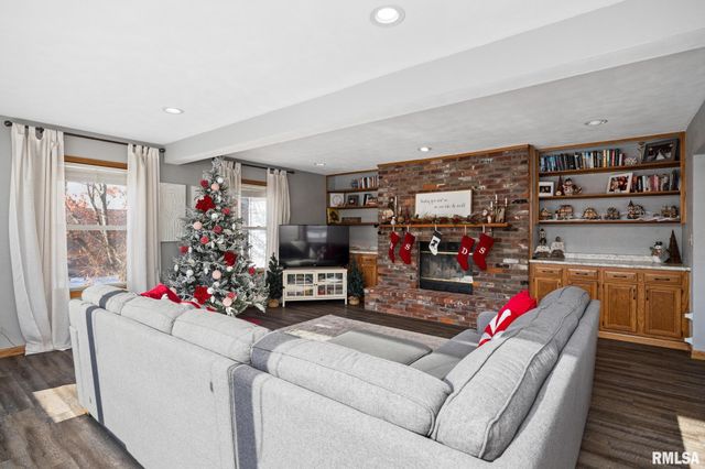 400 W MADISON Street, Tremont, IL 61568