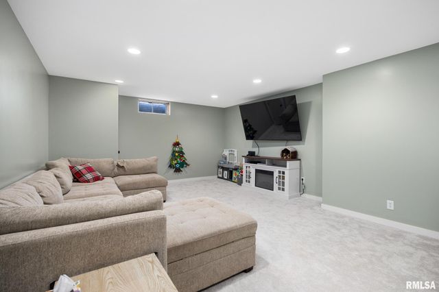 400 W MADISON Street, Tremont, IL 61568