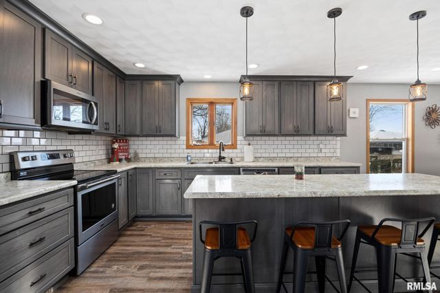 400 W MADISON Street, Tremont, IL 61568