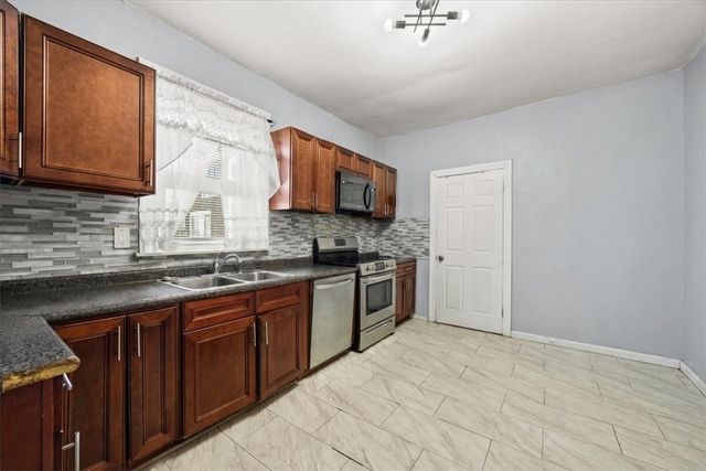 91 Peace Street, Providence, RI 02907