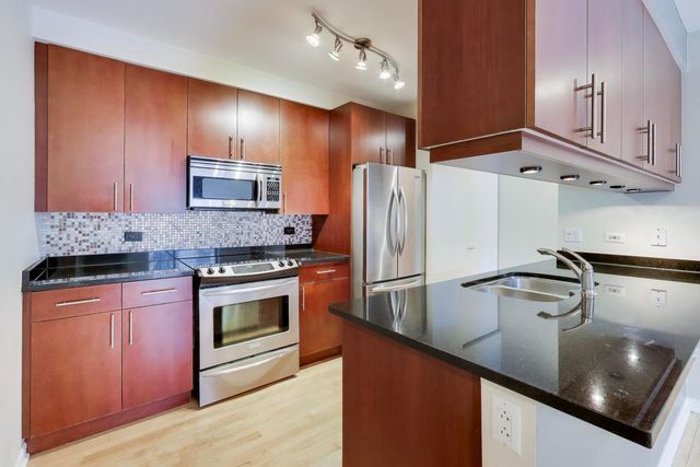 1720 Oak Avenue 501, Evanston, IL 60201