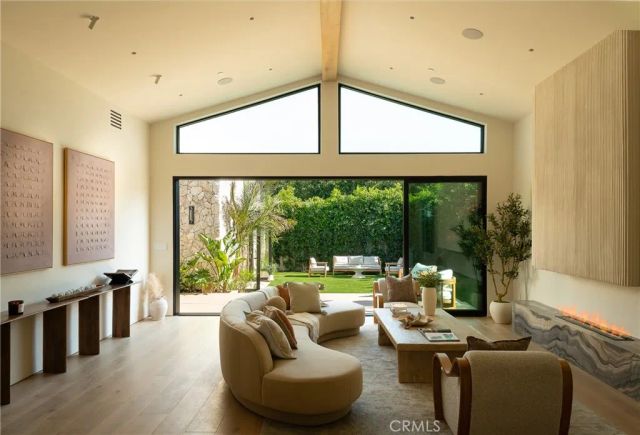14800 Mccormick, Sherman Oaks, CA 91411