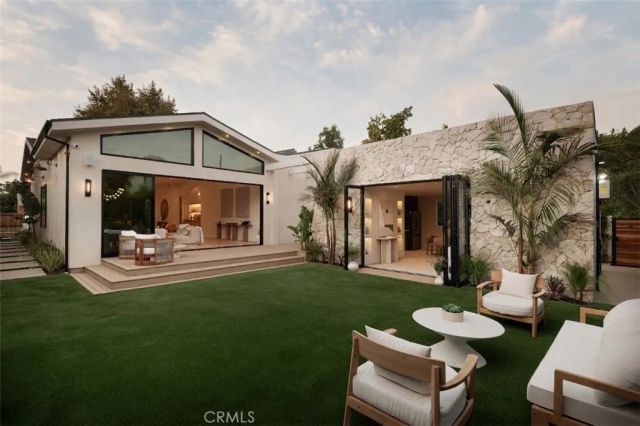 14800 Mccormick, Sherman Oaks, CA 91411