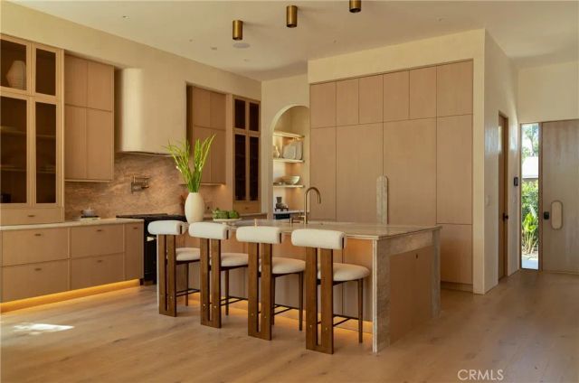 14800 Mccormick, Sherman Oaks, CA 91411