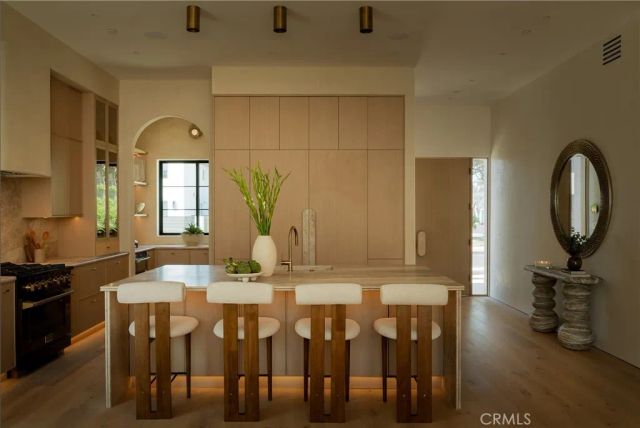 14800 Mccormick, Sherman Oaks, CA 91411
