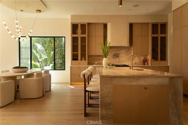 14800 Mccormick, Sherman Oaks, CA 91411