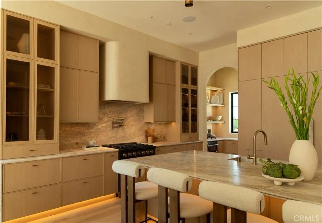 14800 Mccormick, Sherman Oaks, CA 91411