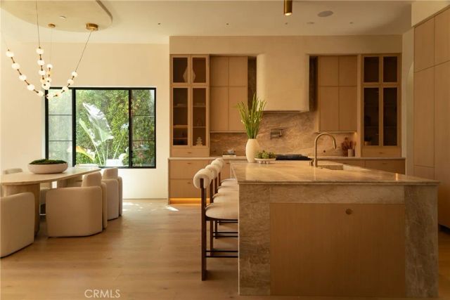 14800 Mccormick, Sherman Oaks, CA 91411