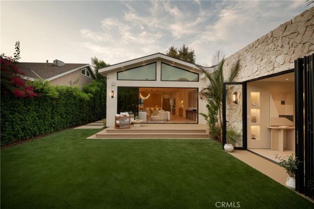 14800 Mccormick, Sherman Oaks, CA 91411