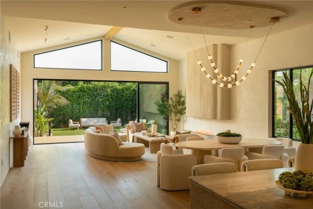 14800 Mccormick, Sherman Oaks, CA 91411