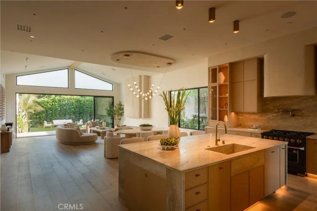 14800 Mccormick, Sherman Oaks, CA 91411