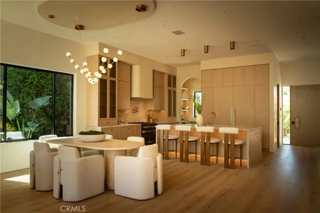 14800 Mccormick, Sherman Oaks, CA 91411