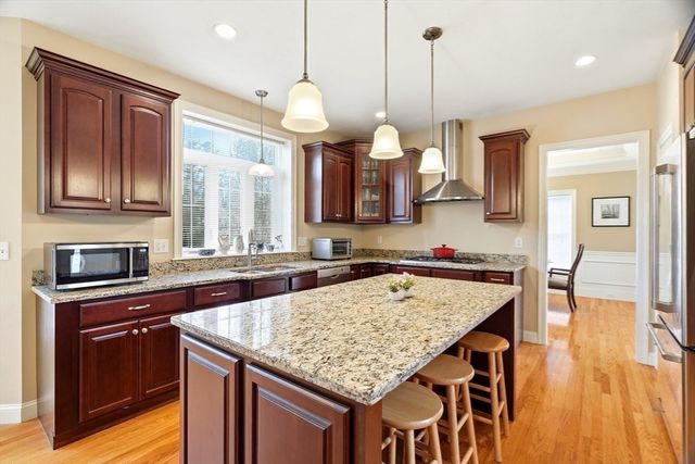 19 Crimson Dr, Shrewsbury, MA 01545