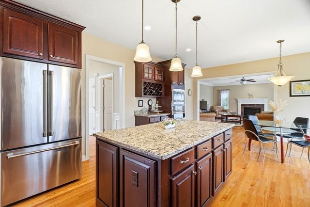 19 Crimson Dr, Shrewsbury, MA 01545