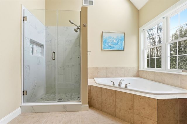 19 Crimson Dr, Shrewsbury, MA 01545