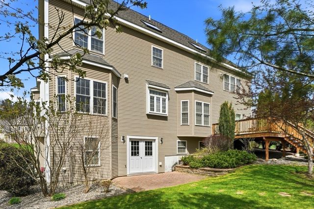 19 Crimson Dr, Shrewsbury, MA 01545