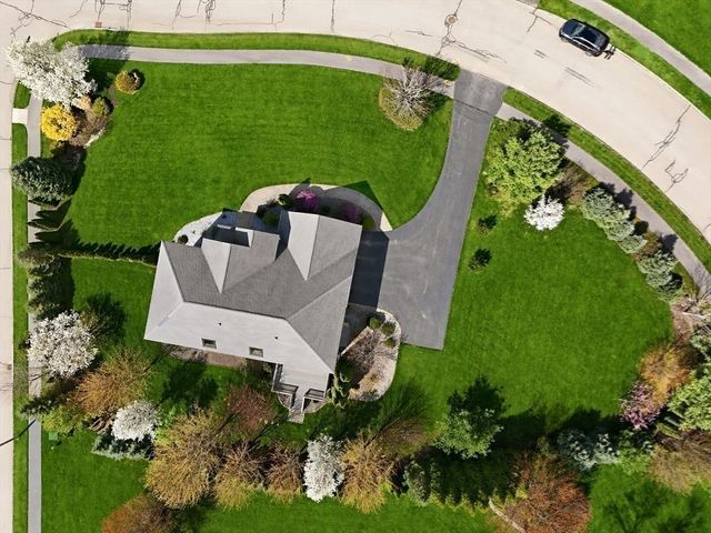 19 Crimson Dr, Shrewsbury, MA 01545
