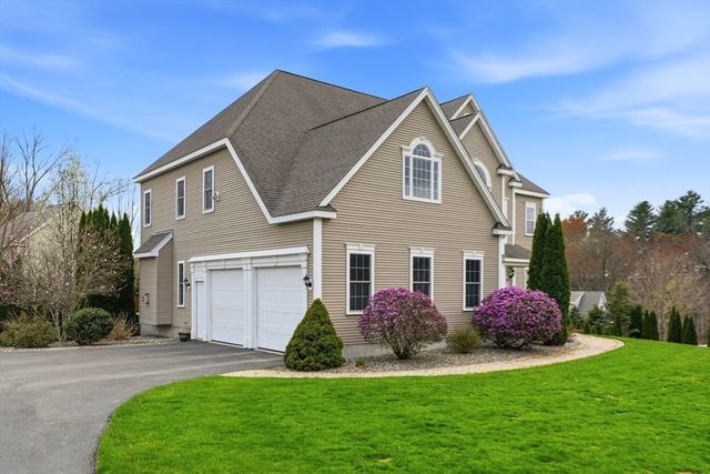 19 Crimson Dr, Shrewsbury, MA 01545