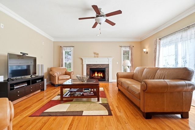 19 Crimson Dr, Shrewsbury, MA 01545