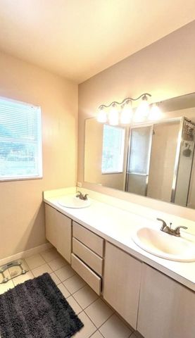 40 Essex Court C, Royal Palm Beach, FL 33411