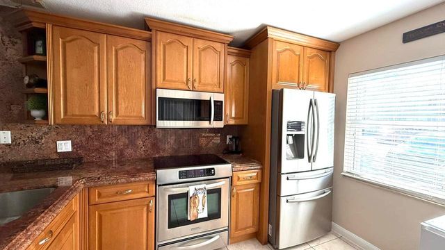 40 Essex Court C, Royal Palm Beach, FL 33411