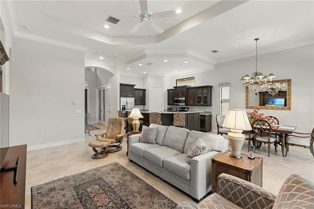 7347 Lantana CIR, Naples, FL 34119