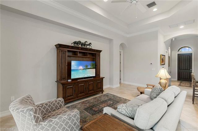 7347 Lantana CIR, Naples, FL 34119