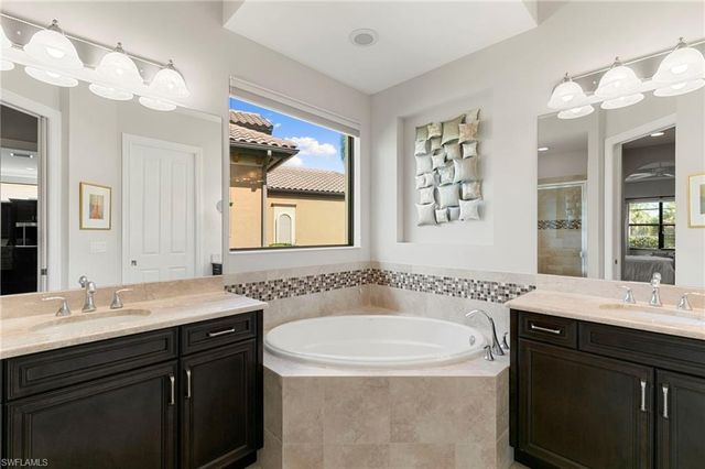 7347 Lantana CIR, Naples, FL 34119