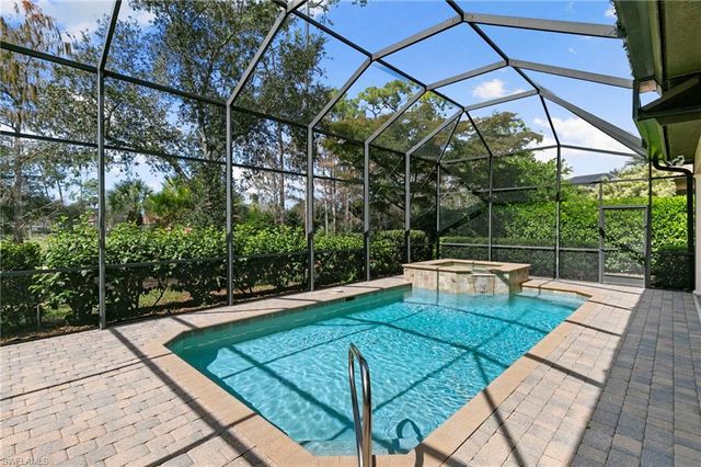 7347 Lantana CIR, Naples, FL 34119