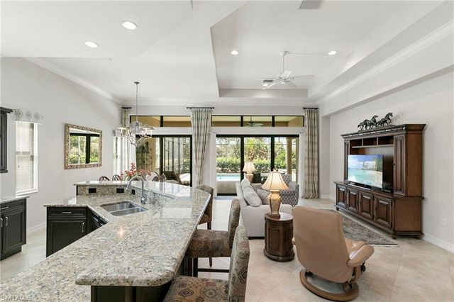 7347 Lantana CIR, Naples, FL 34119